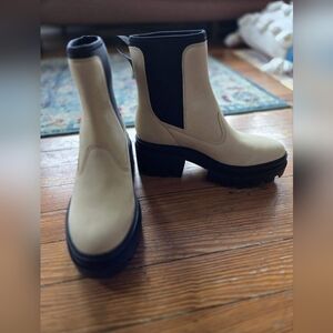 NWOT- Timberland Women's Everleigh Chelsea Boot